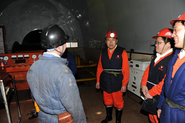 集团党委书记乔志猛到鹿洼煤矿慰问一线干部职工