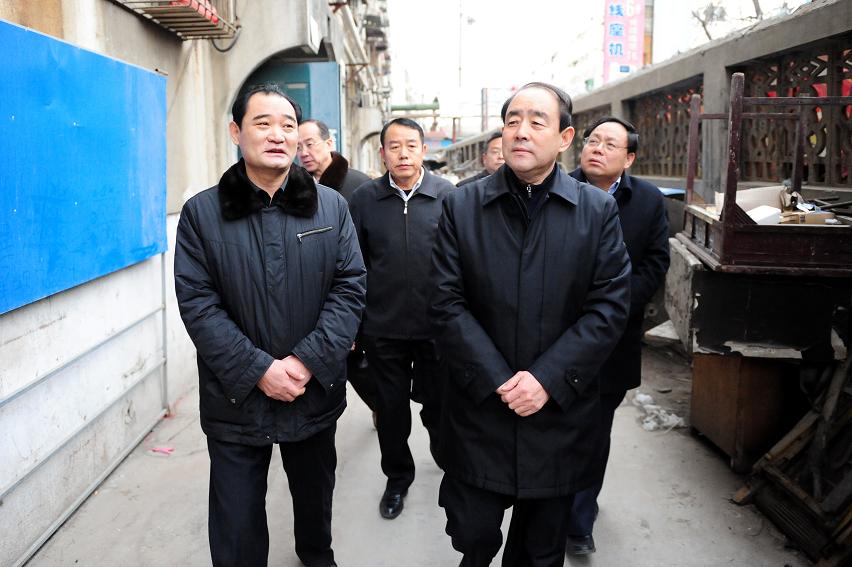 市委书记马平昌看望慰问集团公司钢铁厂困难职工