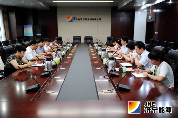 市档案局局长刘凡营一行到集团公司检查指导档案管理工作