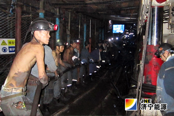 阳城煤电3304工作面顺利完成电缆敷设工作