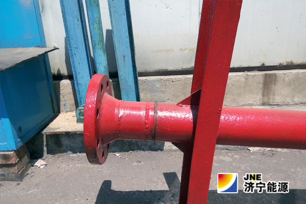 霄云煤矿：通防工区职工自制可拆卸法兰孔口管