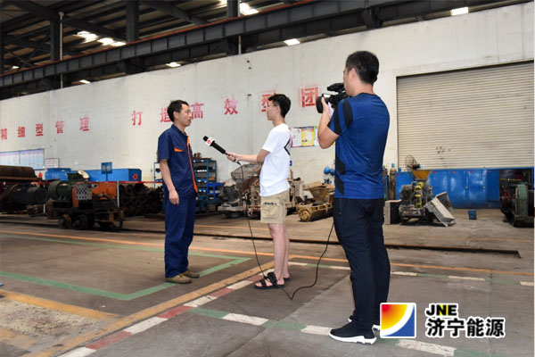 霄云煤矿职工、市急需中青年技师王坤获金乡县电视台采访