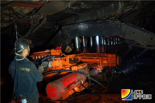 义桥煤矿6302工作面回撤用上了“机械手”