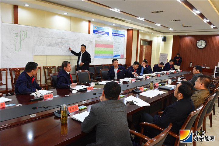 1553475944582650.jpg 2019年3月21日,济宁市国资委党委书记、主任丰家雷一行莅临霄云煤矿调研指导工作(摄影 范栋)(2).jpg