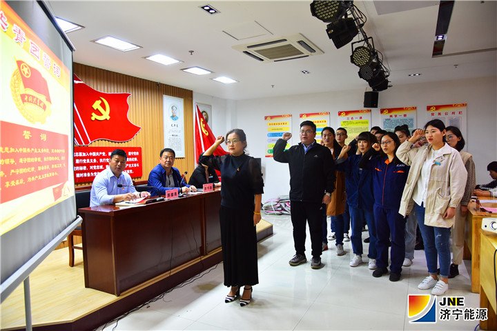 1557727168120054.jpg 2019年5月7日,金源煤矿举办超龄团员退团仪式(徐帅).jpg