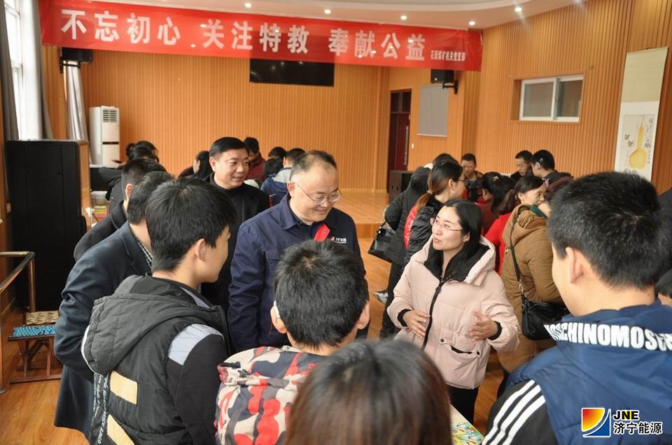 1575971108135507.jpg 2109年12月6日,花园煤矿机关党支部赴金乡特教学校开展献爱心活动(2).JPG