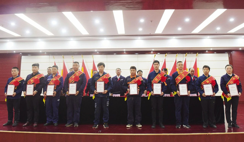 1602425948416679.jpg 霄云煤矿召开决战决胜四季度动员大会.jpg