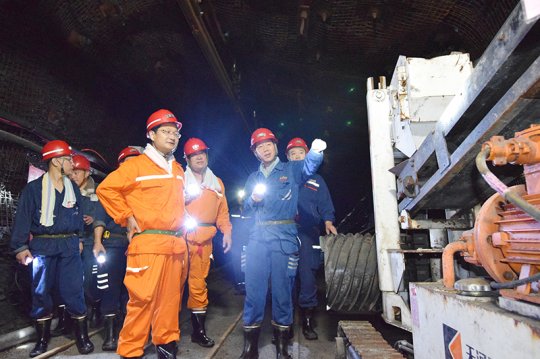 阚竹祥带队到金桥煤矿进行安全检查