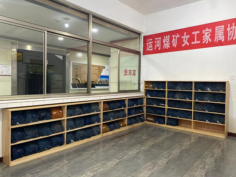 1630986365744214.jpg 2021年9月6日,运河煤矿送衣台“入驻”洗衣房派上大用场(高培).jpg