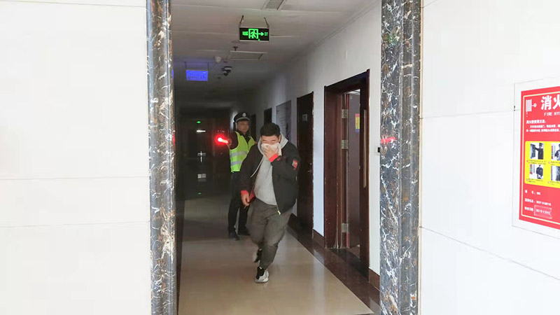 安居煤矿开展消防应急演练活动2.jpg