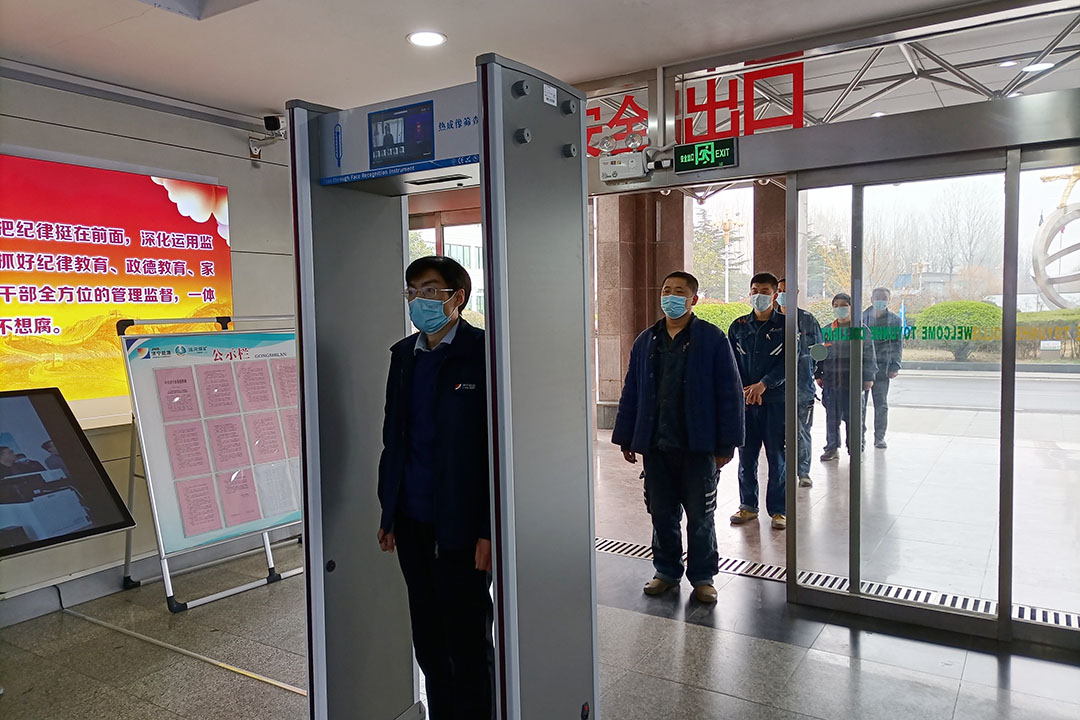 2022年3月16日，运河煤矿通过式测温门“上岗 ”严把矿区“体温关”（许智慧）.jpg