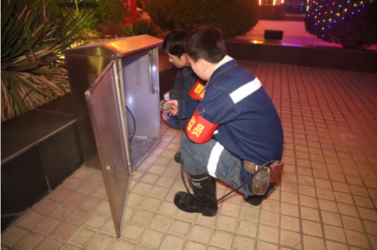 群监员夜间突击检查，运河煤矿筑牢安全第二道防线