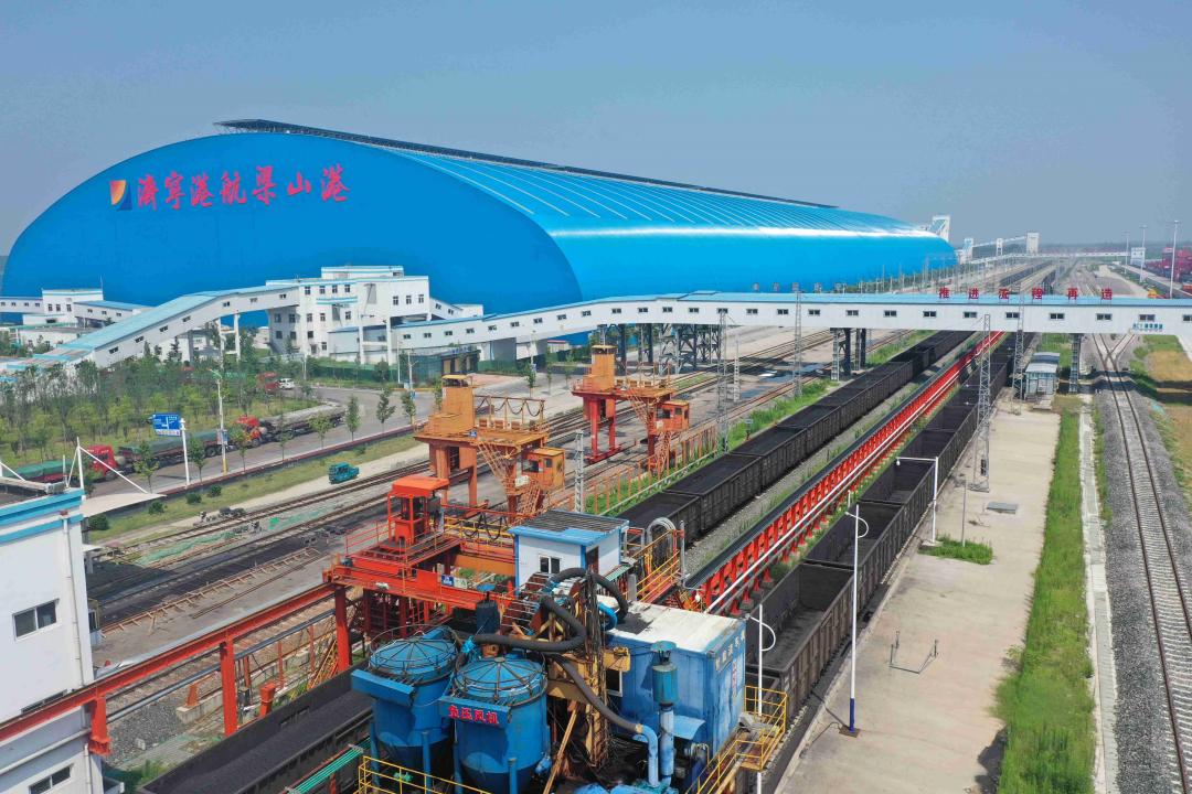 1702344134788213.jpg 2023年梁山港生产作业区域航拍图。(1)(1).jpg