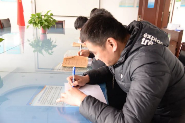 安居煤矿手绘路线“画”安全，增强意识筑防线