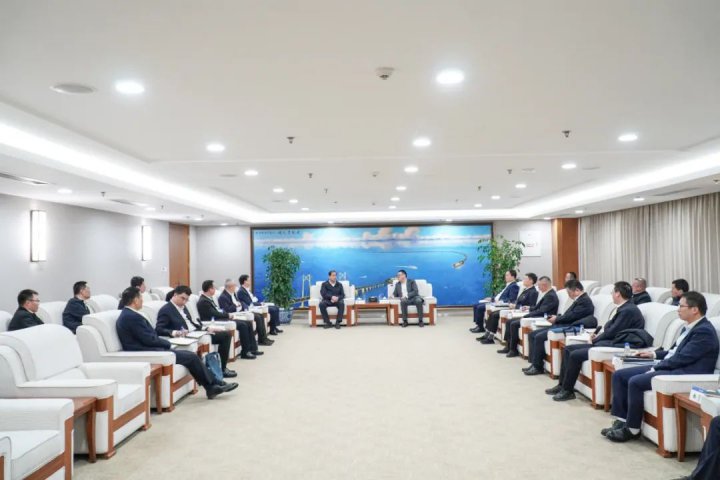 张广宇陪同市领导到中国交通建设集团走访交流