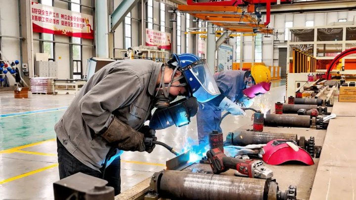 焊花闪耀，第一届＂曙岳好焊＂安全技能大比武顺利举行