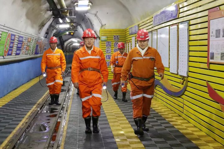王崇景到霄云煤矿督导检查安全生产工作