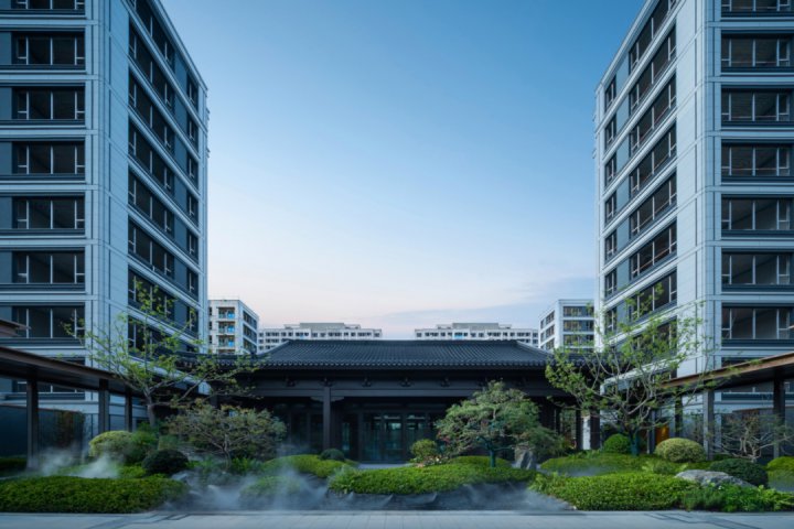 能源蓝城·春风仁里丨藏于绿意深处，静享自然馈赠的时光诗篇