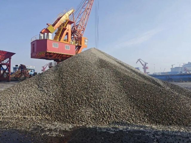 一港多品！跃进港落地“鹅卵石”新货种