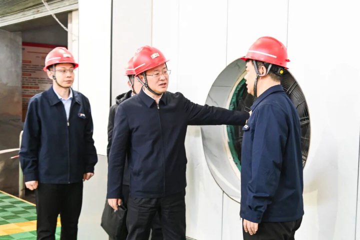 王崇景到霄云煤矿开展春节专项督导并慰问值守人员