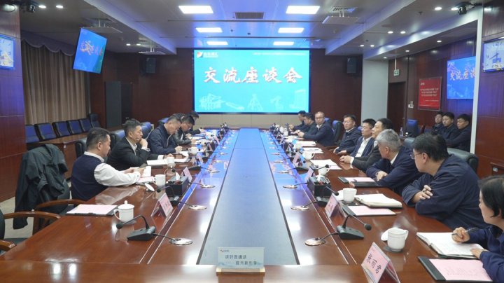 招商资本客人到山东融汇集团座谈交流