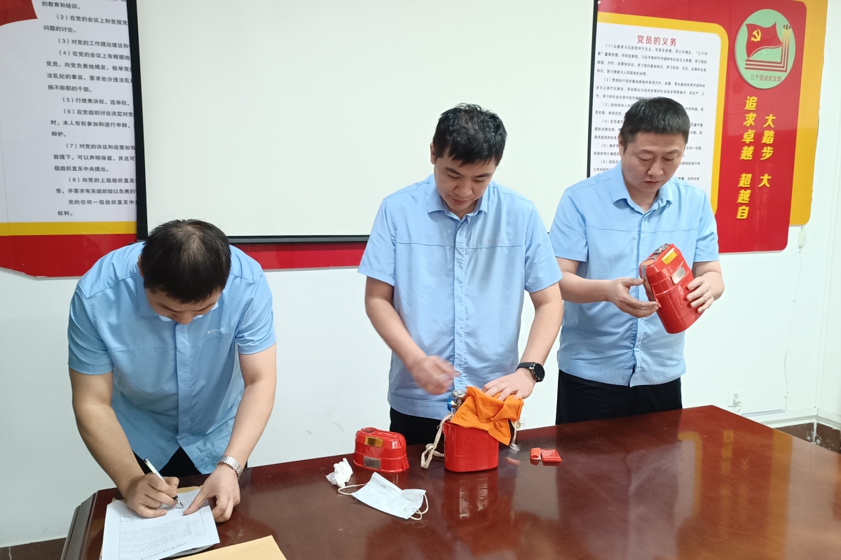 1789459012550505.jpg 自救器盲戴.jpg